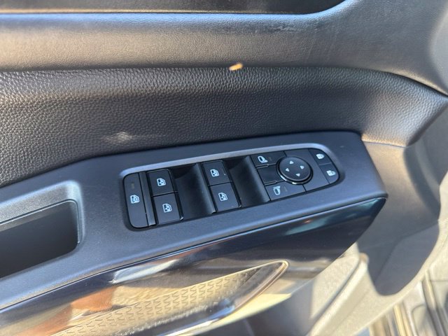 Used 2025 Nissan Pathfinder SV w/ Black Appearance Package FWD image 14