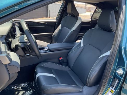 Used 2025 Toyota Camry SE w/ Convenience Package FWD image 18