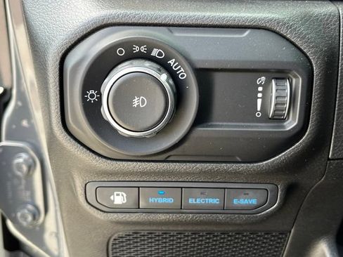 Used 2023 Jeep Wrangler Unlimited w/ Convenience Group AWD/4WD image 13
