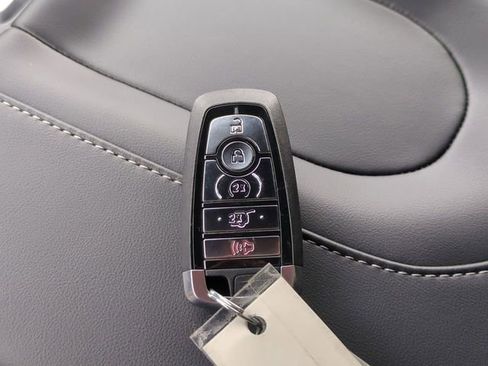 New 2026 Ford Expedition Platinum image 32