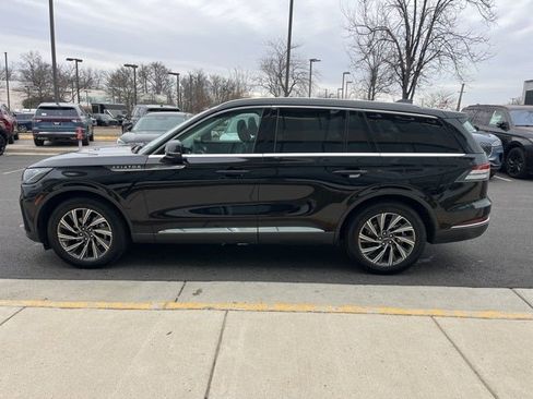 Used 2025 Lincoln Aviator AWD image 4