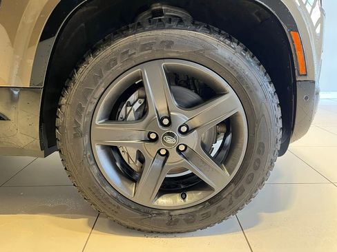Used 2024 Land Rover Defender 110 X-Dynamic SE image 16