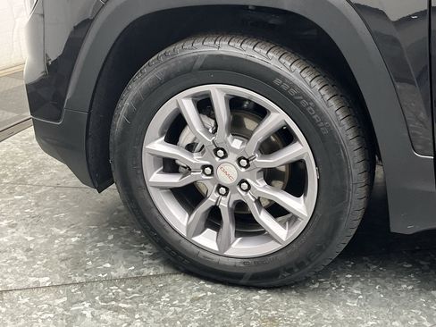 Certified 2024 GMC Terrain SLT image 33