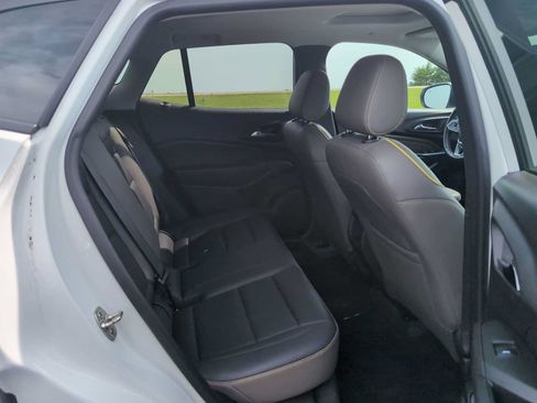 Used 2025 Chevrolet Trax ACTIV w/ Sunroof Package FWD image 26