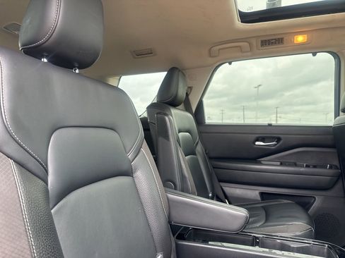 Certified 2022 Nissan Pathfinder SL w/ SL Premium Package image 33