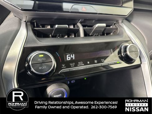 Used 2024 Toyota Venza LE image 8