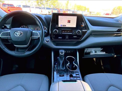Used 2023 Toyota Highlander LE image 15