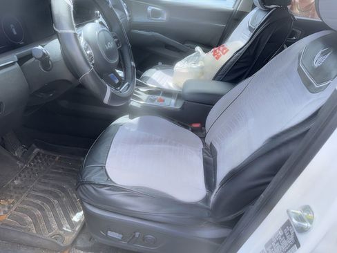 Used 2023 Kia Sorento SX image 3