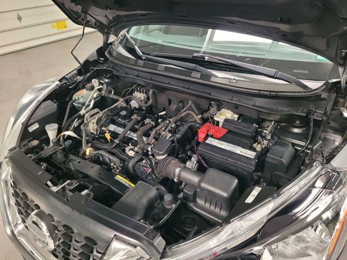 Used 2019 Nissan Kicks S image 40