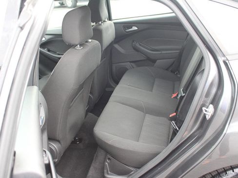 Used 2017 Ford Focus SE w/ Cold Weather Package image 9