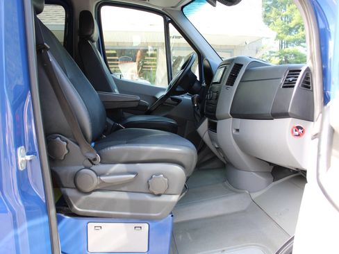 Used 2014 Mercedes-Benz Sprinter 2500 image 21