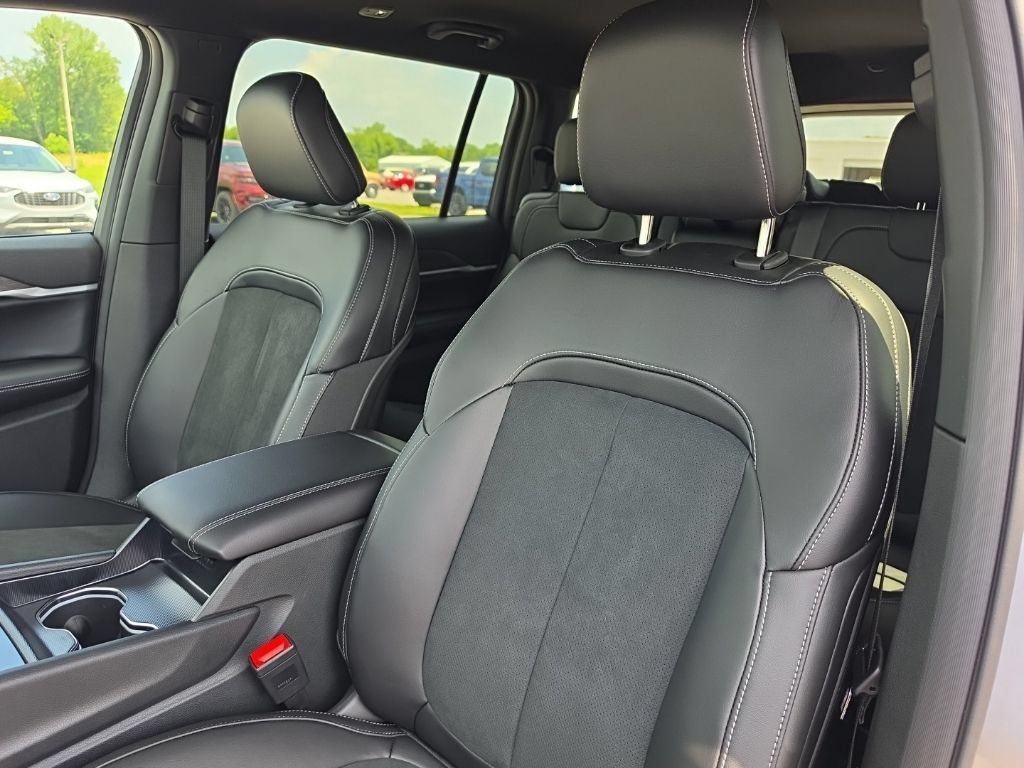 New 2026 Jeep Grand Cherokee L 4WD image 17