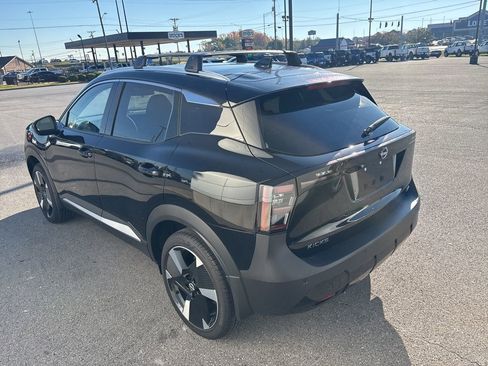 New 2025 Nissan Kicks SR FWD image 4