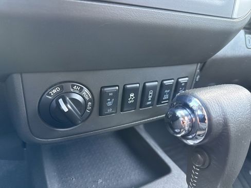 Used 2019 Nissan Frontier PRO-4X image 18