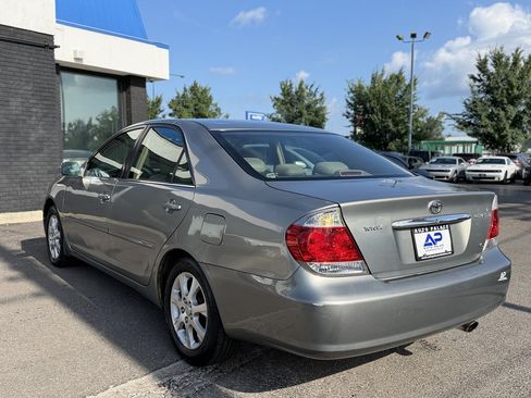 Used 2005 Toyota Camry LE FWD image 4