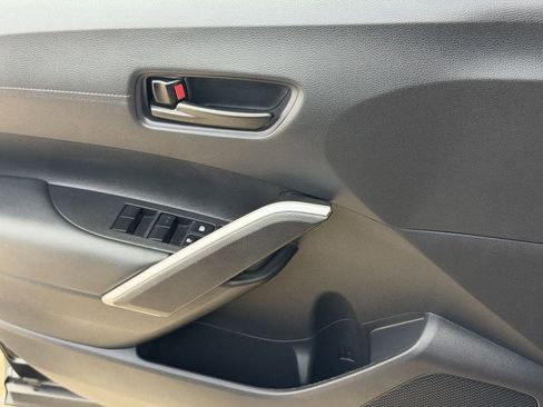 Used 2025 Toyota Corolla Cross LE image 26