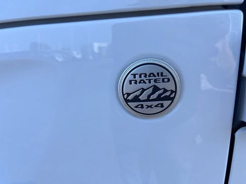 Used 2019 Jeep Wrangler Unlimited Sahara AWD/4WD image 7