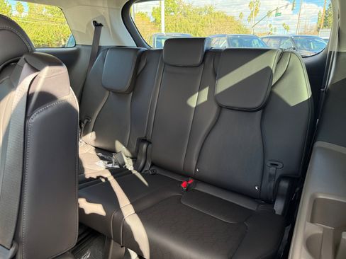 New 2026 Kia Carnival LXS image 21