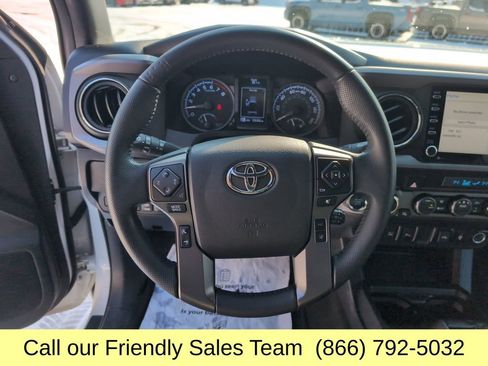 Used 2021 Toyota Tacoma TRD Off-Road w/ Technology Package image 18