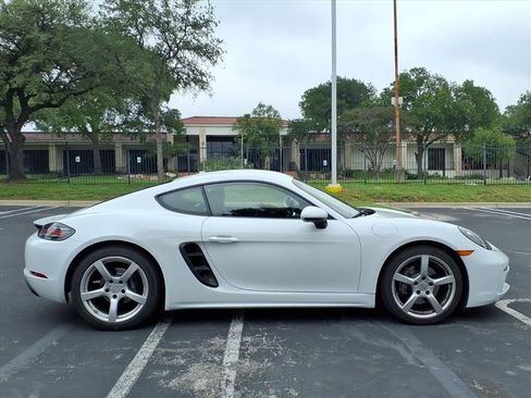 Used 2018 Porsche 718 Cayman RWD image 2