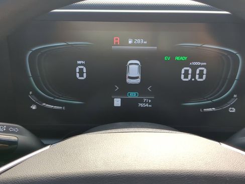 Used 2025 Kia Niro LX image 31