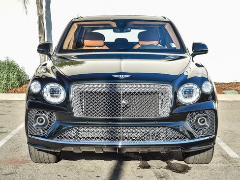 Used 2023 Bentley Bentayga Azure image 9