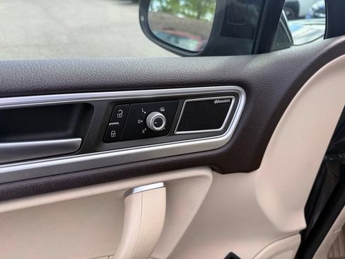 Used 2015 Volkswagen Touareg Executive AWD/4WD image 13