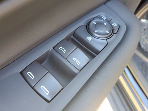 New 2026 Chevrolet Suburban LS image 20