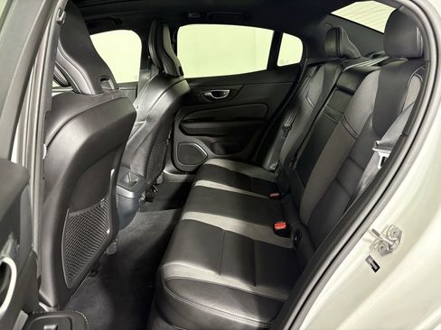 Used 2019 Volvo S60 T5 R-Design image 34