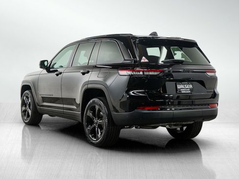 Used 2025 Jeep Grand Cherokee Limited w/ Black Appearance Package image 3