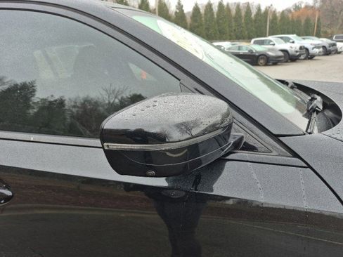 Used 2023 BMW 330i Sedan w/ Premium Package image 11