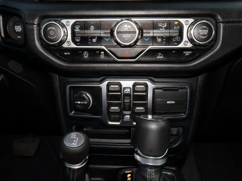 Used 2025 Jeep Gladiator Sport AWD/4WD image 10