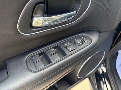 Used 2018 Honda HR-V EX image 12