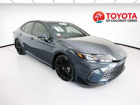Certified 2025 Toyota Camry SE FWD image 1