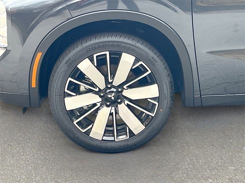 New 2025 Mitsubishi Outlander SE image 32