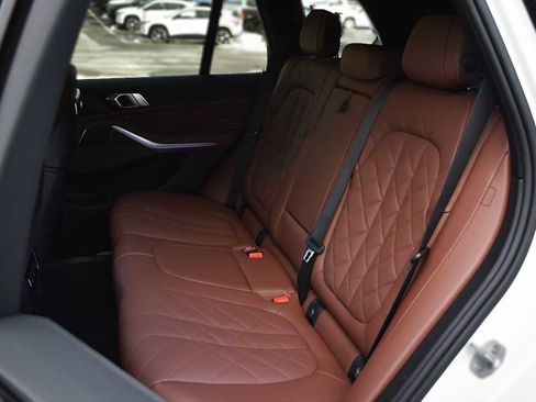 Used 2026 BMW X5 M60i image 17