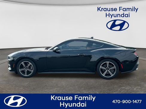 Used 2024 Ford Mustang Coupe RWD image 4