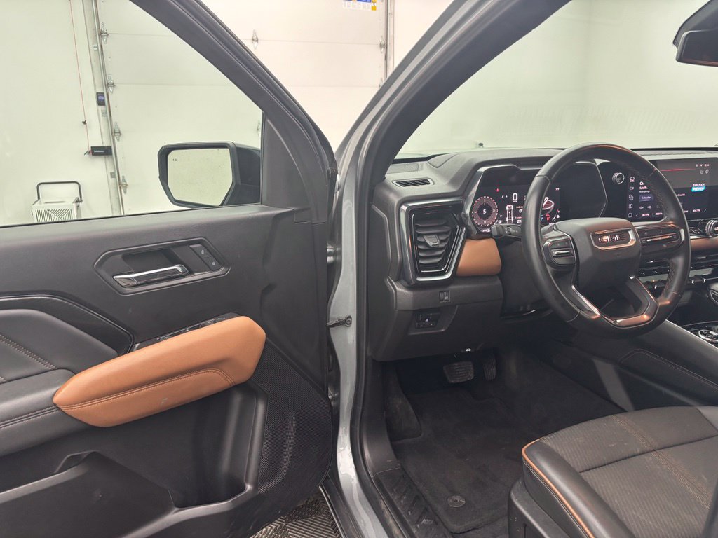 Used 2024 GMC Canyon AT4 w/ Technology Package AWD/4WD image 15