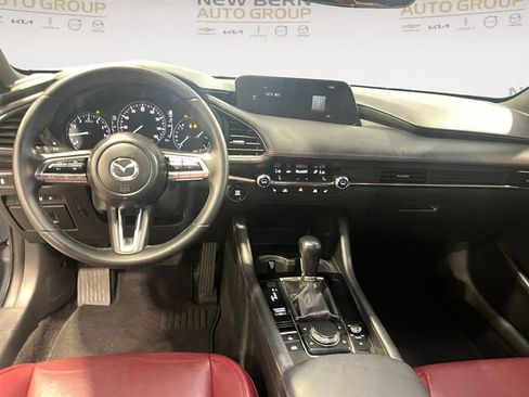 Used 2022 MAZDA MAZDA3 s image 10