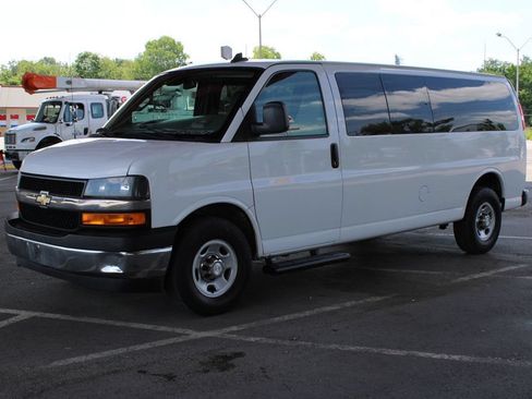 Used 2020 Chevrolet Express 3500 LT w/ LT Preferred Equipment Group RWD image 2