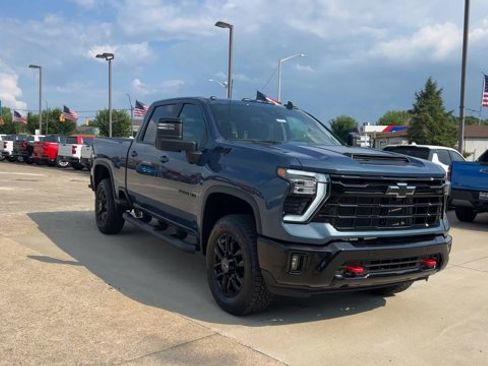 Used 2025 Chevrolet Silverado 2500 LT w/ Trail Boss Package AWD/4WD image 3