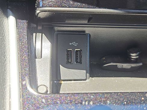 Used 2018 INFINITI QX30 AWD image 19