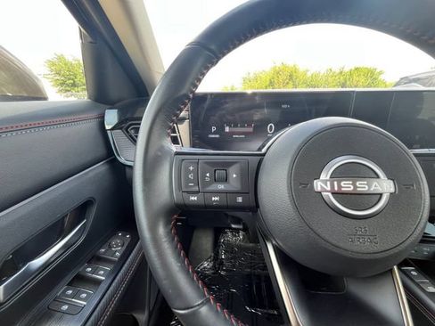 Certified 2025 Nissan Kicks SR AWD/4WD image 11