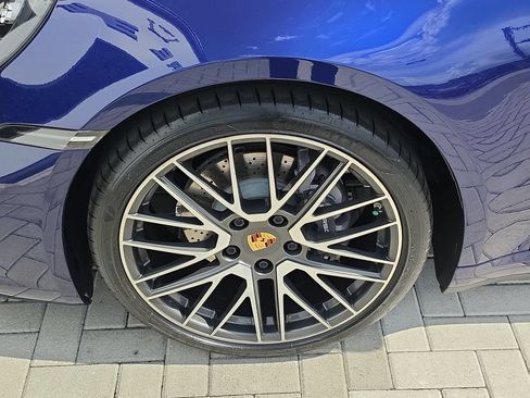 Used 2022 Porsche 911 Carrera RWD image 8