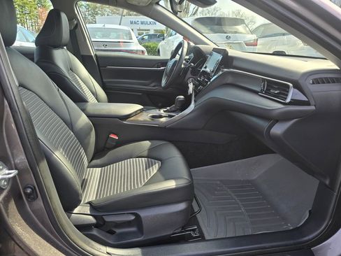 Used 2022 Toyota Camry SE w/ Carpet Mat Package (TMS) image 12