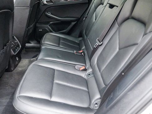 Certified 2022 Porsche Macan S image 24