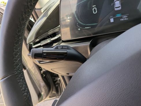 Certified 2023 Kia Niro EX FWD image 33