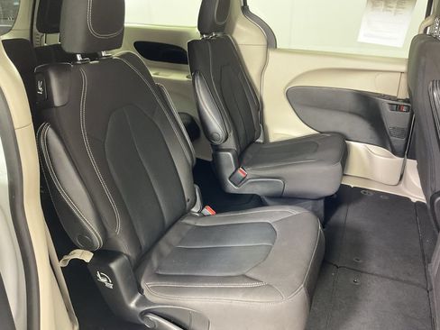 Used 2023 Chrysler Voyager LX FWD image 22