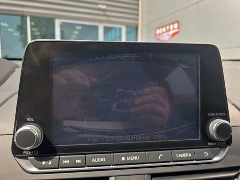 Used 2024 Nissan Altima 2.5 SV FWD image 19