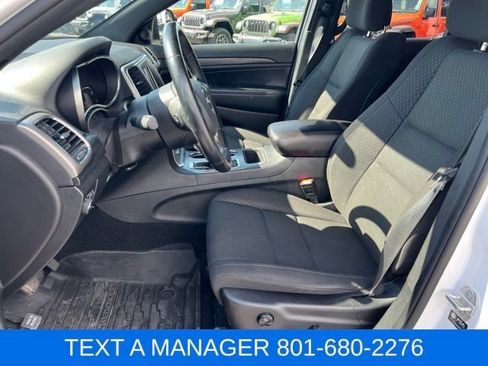 Used 2021 Jeep Grand Cherokee Laredo w/ Security & Convenience Group AWD/4WD image 16